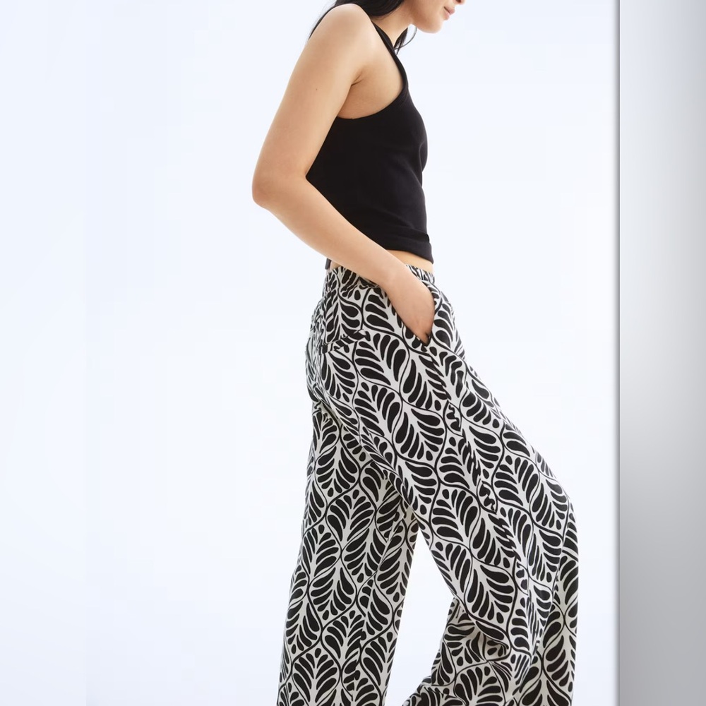 Black and white tropical pattern viscose H&M wide leg pants